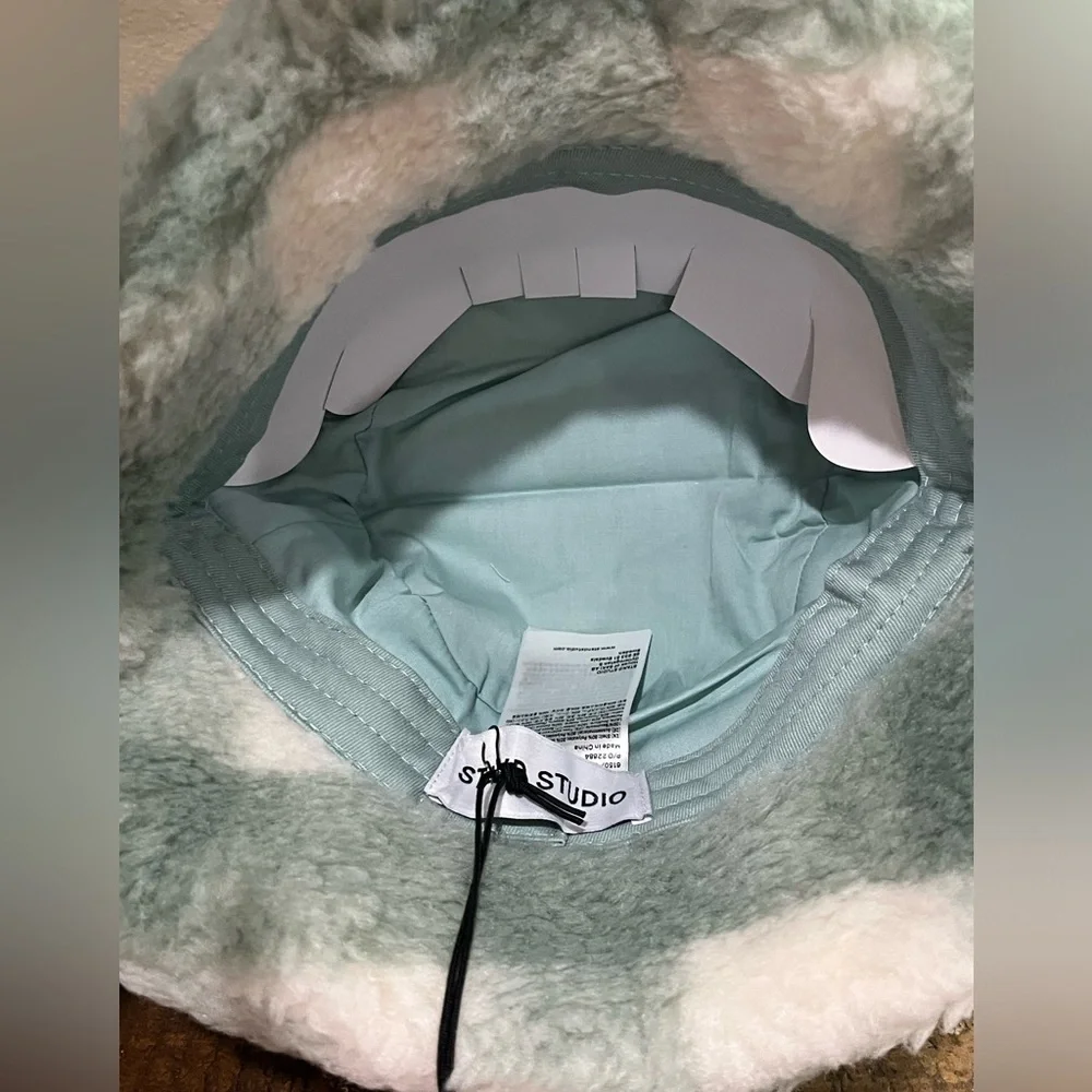 Stand Studio Wera Bucket Hat, new!